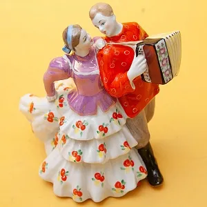 Фарфоровая Статуэтка «Танец - Кадриль» СССР ДФЗ Дулево -1964 -1968 годы. 