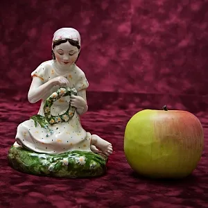 РЕДКОСТЬ!! Фарфоровая Статуэтка «Девочка с венком», ЛФЗ СССР - 1955 год.