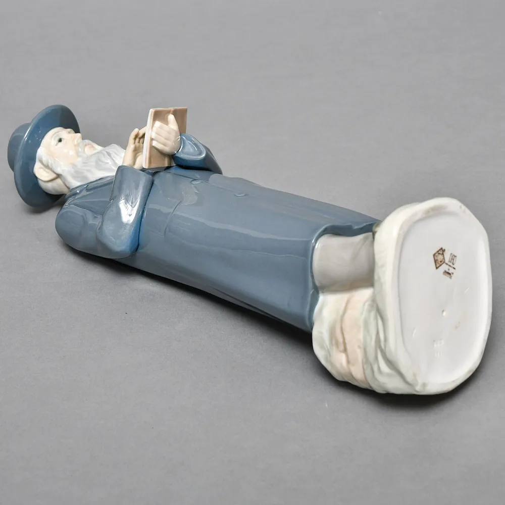 Коллекционная Фарфоровая статуэтка «Раввин. Ребе, читающий Тору», NAO by Lladro Испания.