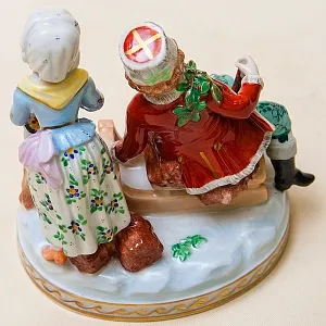 Фарфоровая статуэтка «Дети - Маленькие помощники» SP Dresden, Германия середина ХХ века.