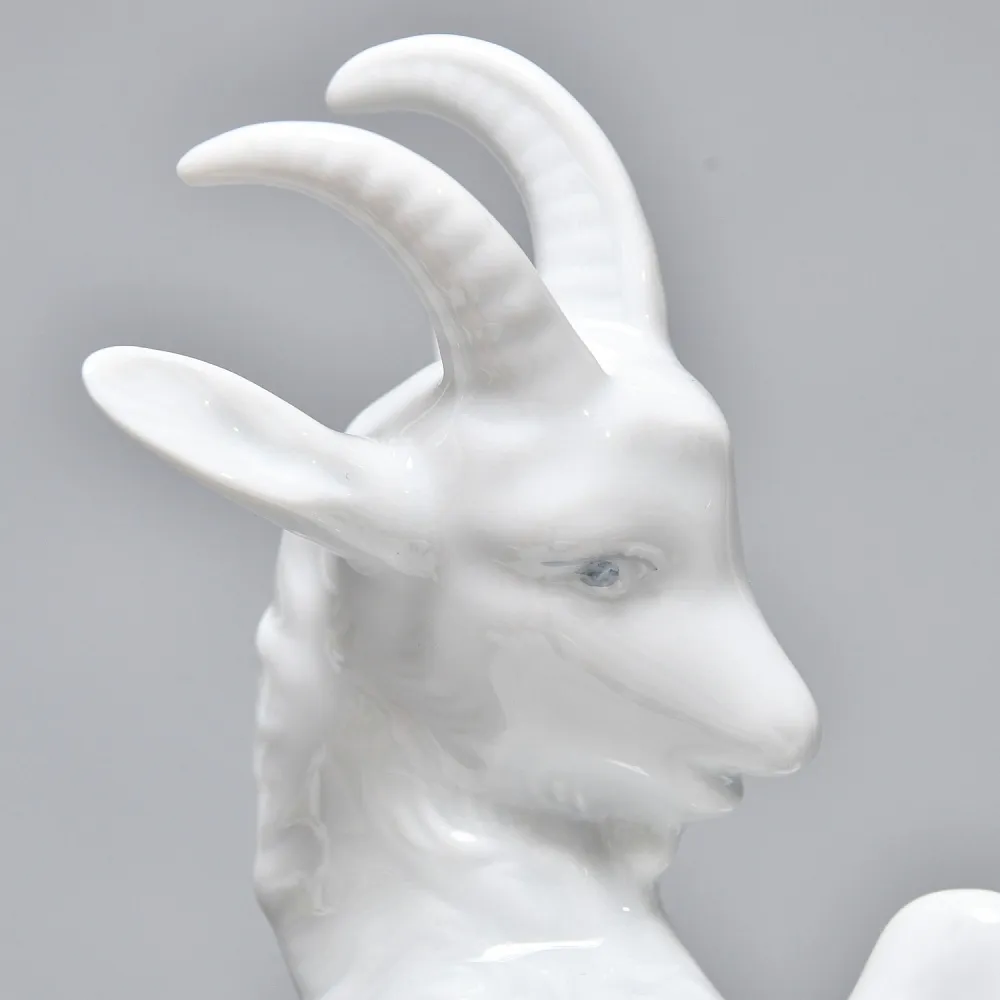 Коллекционная Фарфоровая статуэтка «Путти с козленком»,  WALLENDORF Германия, середина ХХ века.