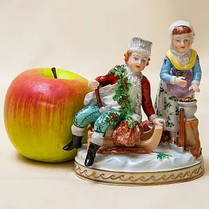 Фарфоровая статуэтка «Дети - Маленькие помощники» SP Dresden, Германия середина ХХ века.