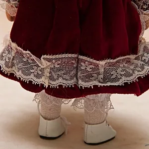 Коллекционная фарфоровая кукла №9 Бельгия Н - 27 см.