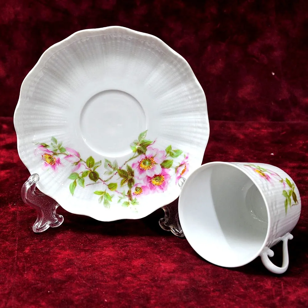 Фарфоровый Сервиз «Эгоист» - 5 предметов из серии «Шиповник», Limoges Франция -1979 год.