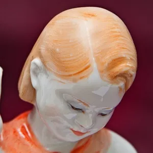 РЕДКОСТЬ!! Фарфоровая Статуэтка «Пионерка с голубями», ЛФЗ СССР - 1952 год.