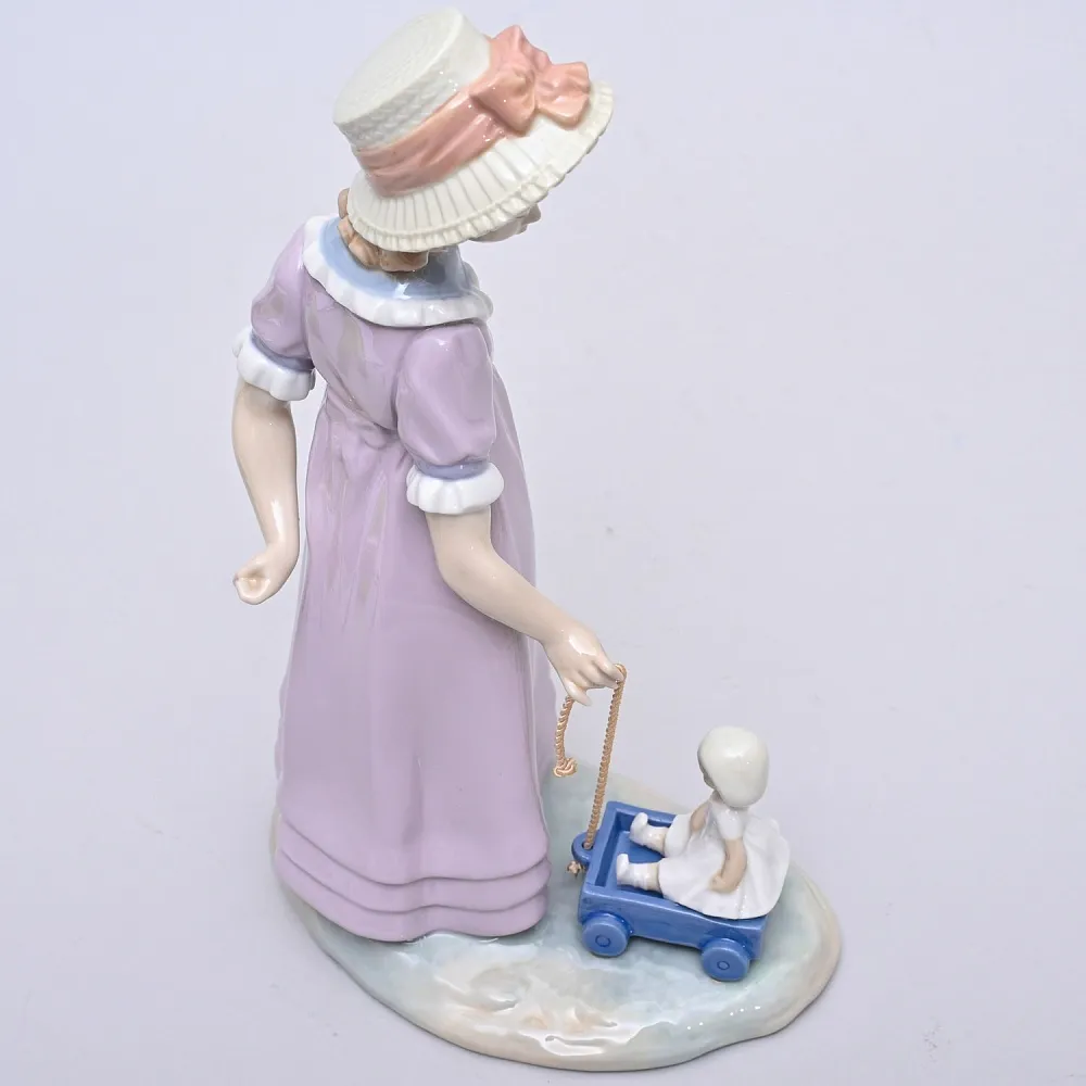 Коллекционная Фарфоровая статуэтка «Девочка с куклой», Lladro Испания, 1978 год.
