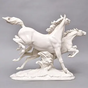 Большая Фарфоровая Статуэтка «БЕГУЩИЕ ЛОШАДИ», Hutschenreuther Германия, вторая половина ХХ века.
