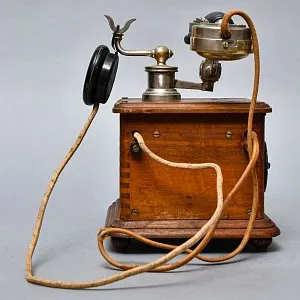 Антикварный Настольный Телефонный аппарат - Телефон «La Telephone - Phono Prive», Франция -1915 год.