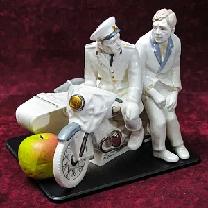 Большая Коллекционная Авторская Статуэтка «Берегись автомобиля», фарфор, Россия.