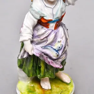 Коллекционная Фарфоровая Статуэтка «Девочка - Торговка рыбой», VOLKSTEDT Германия -50 гг.