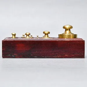 Набор Гирь для Аптекарских или Кухонных Весов от 1 гр. до 500 гр. Англия начало ХХ века.