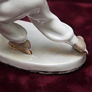 Коллекционная Фарфоровая статуэтка «Юный хоккеист», ЛЗФИ СССР, 1956 - 1967 годы. 