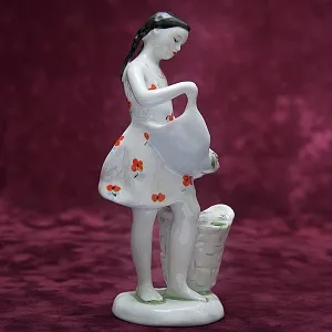 РЕДКОСТЬ!! Фарфоровая Статуэтка «Девочка с кукурузой», ЛФЗ СССР - 1960 год.