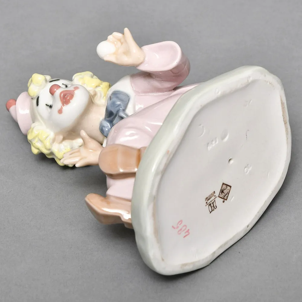 Коллекционная Фарфоровая статуэтка «Клоун - фокусник», NAO by Lladro Испания.