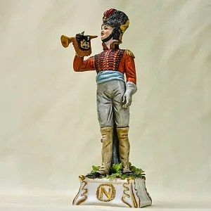 Коллекционная Фарфоровая статуэтка «Солдат. Гусар - горнист» из серии «Армия Наполеона», Capodimonte Италия.