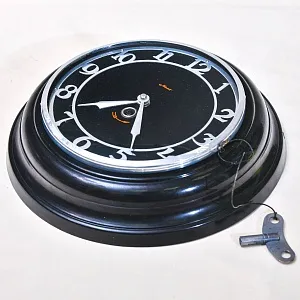 Винтажные Настенные Механические Часы «Маяк» в бакелитовом корпусе, СССР - 1965 год.