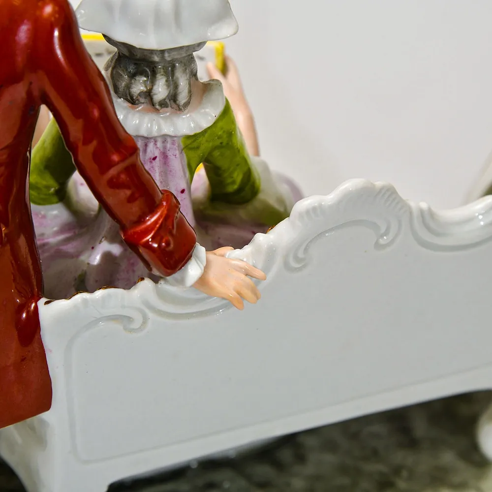 Антикварная Статуэтка «Любовный роман», фарфор Carl Scheidig, Германия начало ХХ века.