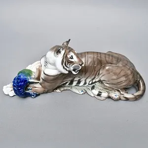 Большая! Авторская Фарфоровая статуэтка «Тигр с павлином», ROSENTHAL Германия, 1919 - 1934 годы. 