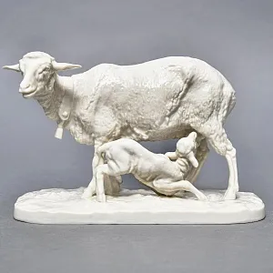 Коллекционная Фарфоровая статуэтка «Овца с ягненком», Nymphenburg Германия, середина ХХ века.