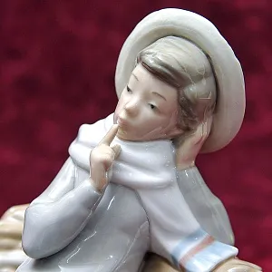 Коллекционная Фарфоровая статуэтка «Мальчик с птицей», Lladro Испания - 1970 год.