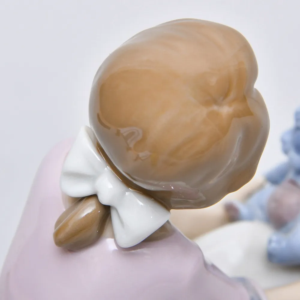 Авторская Фарфоровая статуэтка «Девочка с плюшевым мишкой», Lladro Испания - 1993 год.