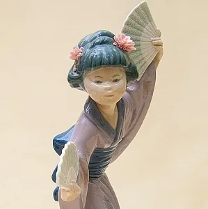 Коллекционная Фарфоровая статуэтка «Гейша с веерами» Н - 29 см. Lladro, Испания - 1978 год.