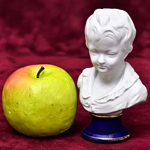 Фарфоровый Бюст - Статуэтка «МАЛЬЧИК. Александр Броньяр», Tharaud Limoges Франция.