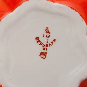 Шкатулка - Бонбоньерка «Сеньор Помидор» Фарфор - ДФЗ Вербилки - СССР - 1961 год.