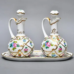 Винтажный Фарфоровый набор Два Соусника на подносе «Цветочная россыпь», Limoges Франция.