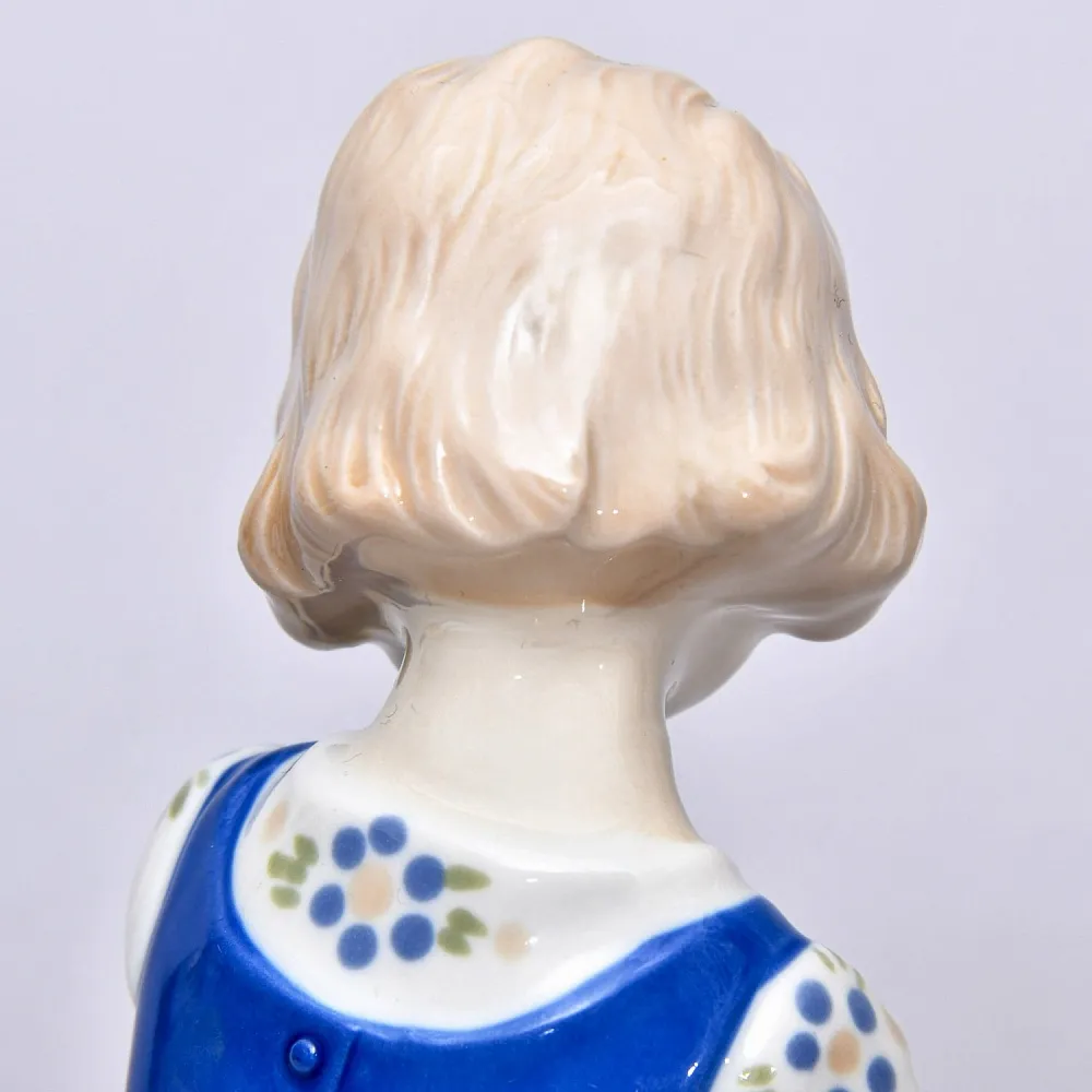Фарфоровая статуэтка «Девочка с куклой», GRAFENTHAL / ГРАФЕНТАЛЬ Германия, 1985 - 1990 годы.