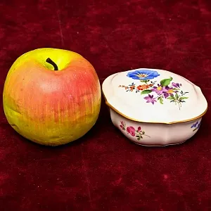 Коллекционная Шкатулка - Бонбоньерка «КОЛОКОЛЬЧИК», Фарфор MEISSEN Германия, середина ХХ века.