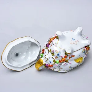 Фарфоровая Тюрина - Судок с крышкой «БАБОЧКИ В САДУ», Франция - середина ХХ века.