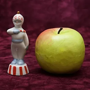 Коллекционная Фарфоровая статуэтка «Космонавт - регулировщик», СССР Полонне ЗХК, 60-е годы. 