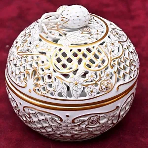 Фарфоровая Шкатулка - Бонбоньерка «ЗЕМЛЯНИКА», HEREND Венгрия, вторая половина ХХ века.