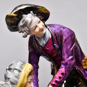 Коллекционная Фарфоровая статуэтка «Жареные каштаны», VOLKSTEDT Германия, середина ХХ века. 