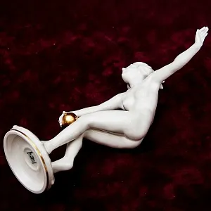 Фарфоровая Статуэтка «Девушка с мячом», Hutschenreuther,  Германия - 1955-1968 годы.
