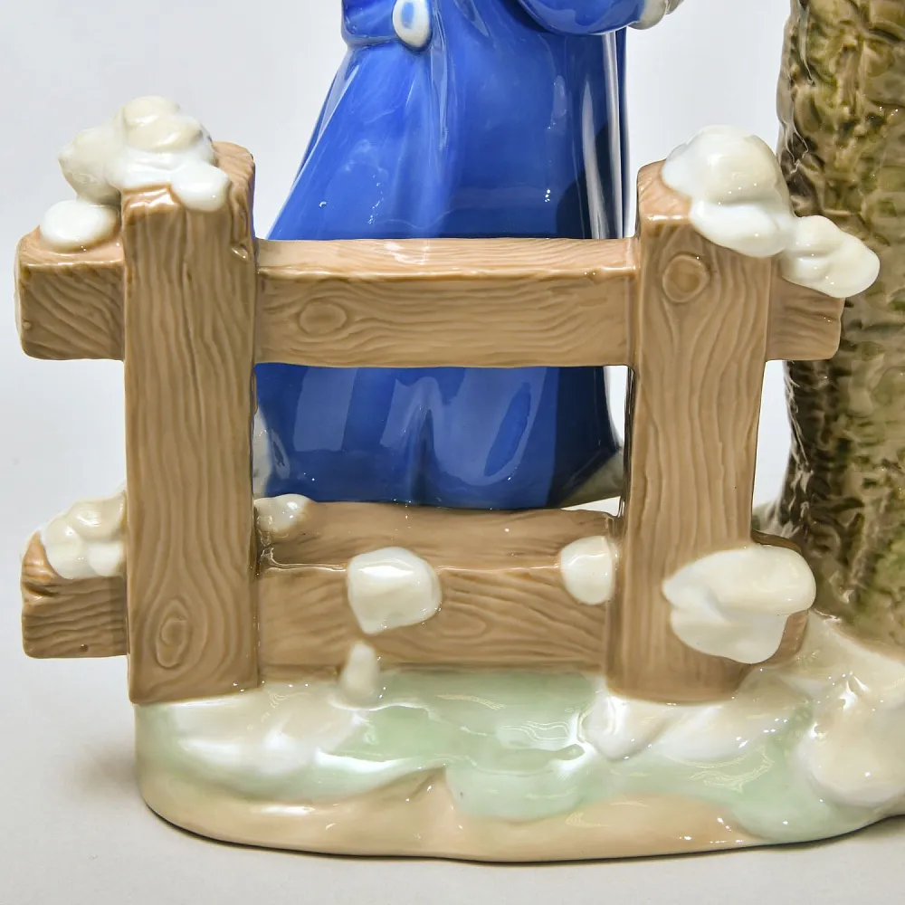 Коллекционная Фарфоровая статуэтка «Морозная зима или Девочка с птицей», Lladro Испания, 1985 год.