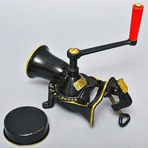 Старинная Чугунная Ручная Механическая Мельница - Кофемолка, Англия начало ХХ века.