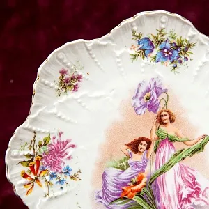 Редкость! Антикварная Фарфоровая Тарелка - Блюдо «Цветочные феи», Works Karlsbad, Австрия конец XIX - начало ХХ века.