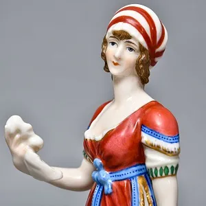 Антикварная статуэтка «Девушка в тюрбане», Фарфор, Dressel, Kister & Cie Германия, 1900 - 1922 годы. 