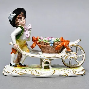 Коллекционная Фарфоровая статуэтка «Маленький Цветочник» Scheibe-Alsbach Германия.