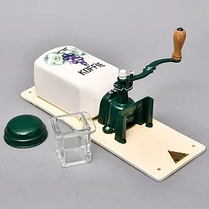 Старинная Настенная Ручная Механическая Кофемолка «Виноградная Гроздь», Голландия.