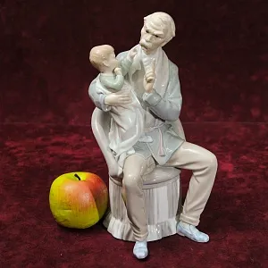Редкость! Коллекционная Фарфоровая статуэтка «Дедушка с внуком», Lladro Испания 1965 - 1970 годы.