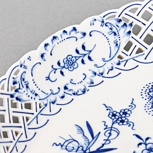 Овальное Фарфоровое блюдо - сухарница с ручками «Луковый узор», MEISSEN Германия, середина ХХ века.