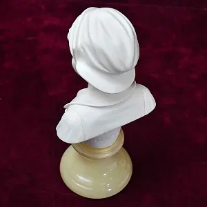 Авторская Коллекционная статуэтка - бюст «Мальчик», Италия - вторая половина ХХ века.