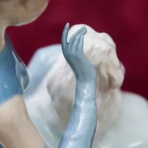 Коллекционная Статуэтка «Дама с Болонкой» Фарфор ROYAL DUX BOHEMIA -1970 год.