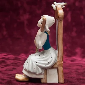 Фарфоровая Статуэтка «Золушка» , Киевский ФЗ - 90 -е годы ХХ века.