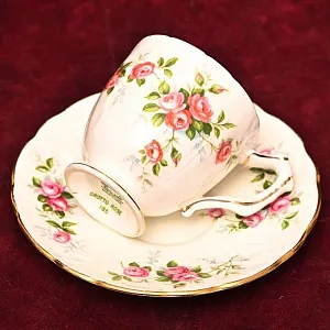 Коллекционная Фарфоровая Кофейная Пара «Розовый куст», Aynsley Англия.