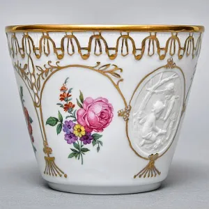 Фарфоровое Кашпо - Ваза для цветов «Путти у костра», Furstenberg / Tettau Германия, середина ХХ века.