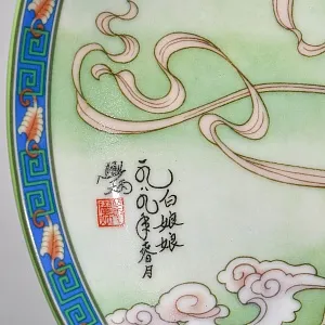 Коллекционная Тарелка «Китайская девушка в белом платье с мечом» Фарфор, Китай -1989 год.